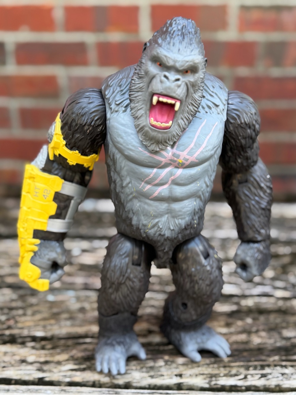 Playmates Godzilla X Kong Movie Giant Kong 11 inch Figure w/B.E.A.S.T Glove A2
